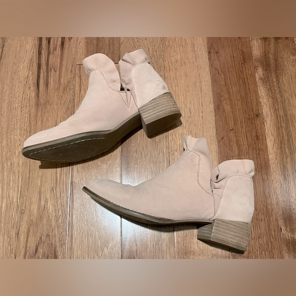 Seychelles Ankle Booties with ruffle brim in pink
